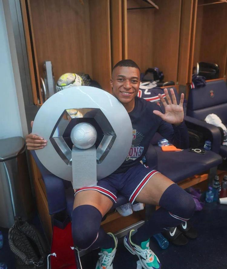 后第三人前 后第三人前